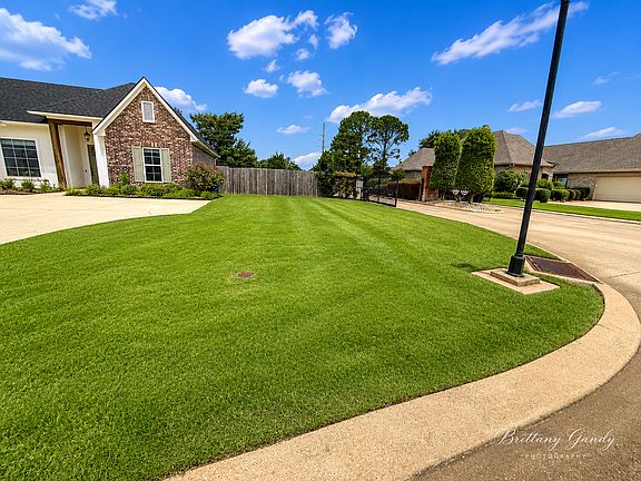 4th image of 8820 Beau Chene Dr
