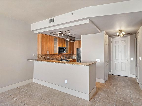 4th image of 2631 NE 14th Avenue #303