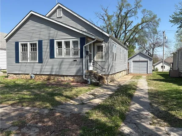 718 S Lafayette Ave, Chanute, KS 66720