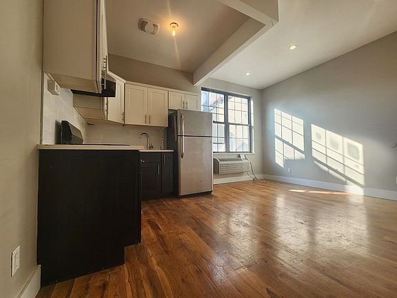 2nd image of 161 Noll St #2