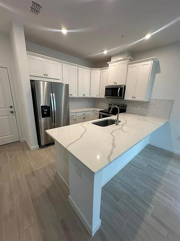 4 bed, 2.5 bath, 1678 sqft, $3,000 — Photo 3