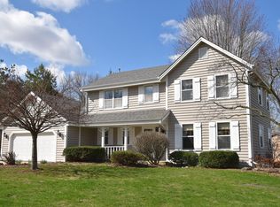W238N6049 Hawthorne Cir, Sussex, WI 53089