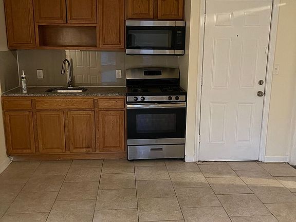 3rd image of 929 S 17th St Floor 3