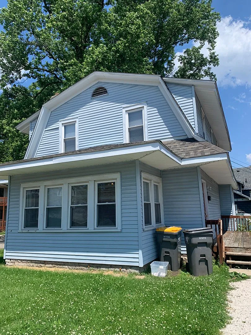 Available August 2027 5 Bedroom 3 Bathrooms House Downtown — Photo 1