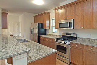 3rd image of 3914 N Kilbourn Ave