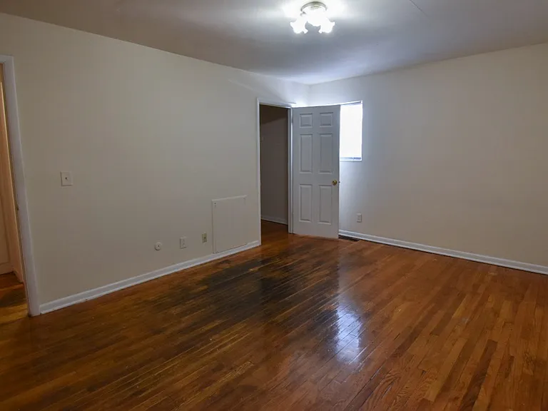 1503 Summit St #E — Photo 6