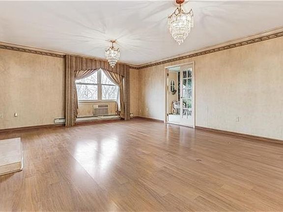5th image of 755 Sierra Vista Ln