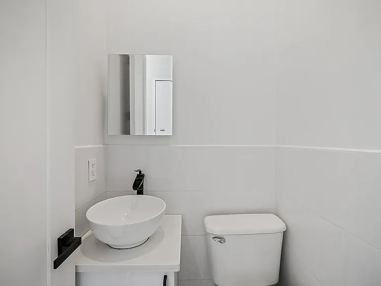 152 Patchen Ave #4R — Photo 8
