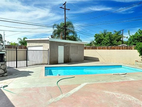 2nd image of 13609 Las Vecinas Dr