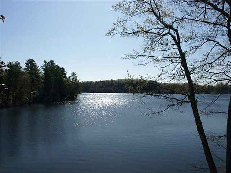 4th image of 350-352 GLEN LAKE Road