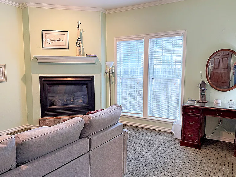 321 W Tonhawa St #2 — Photo 5