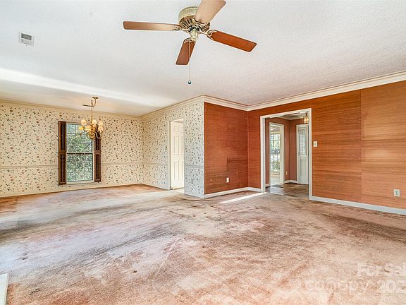 4th image of 4309 Woodglen Ln