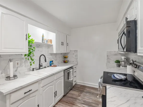 12748 Burninglog Ln, Dallas, TX 75243