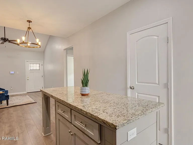109 Tyreek Dr — Photo 8