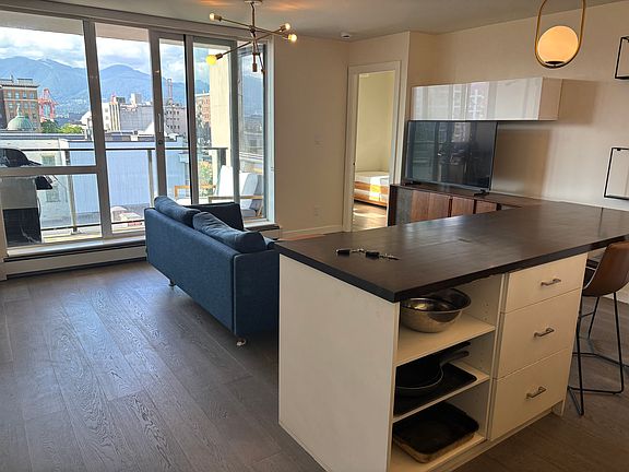 3rd image of 189 Keefer St #907