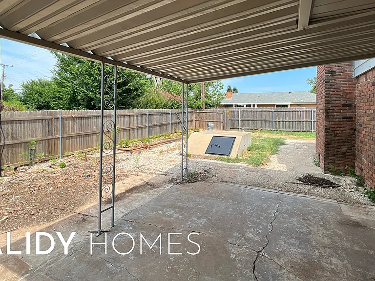 702 Amity Ln — Photo 28