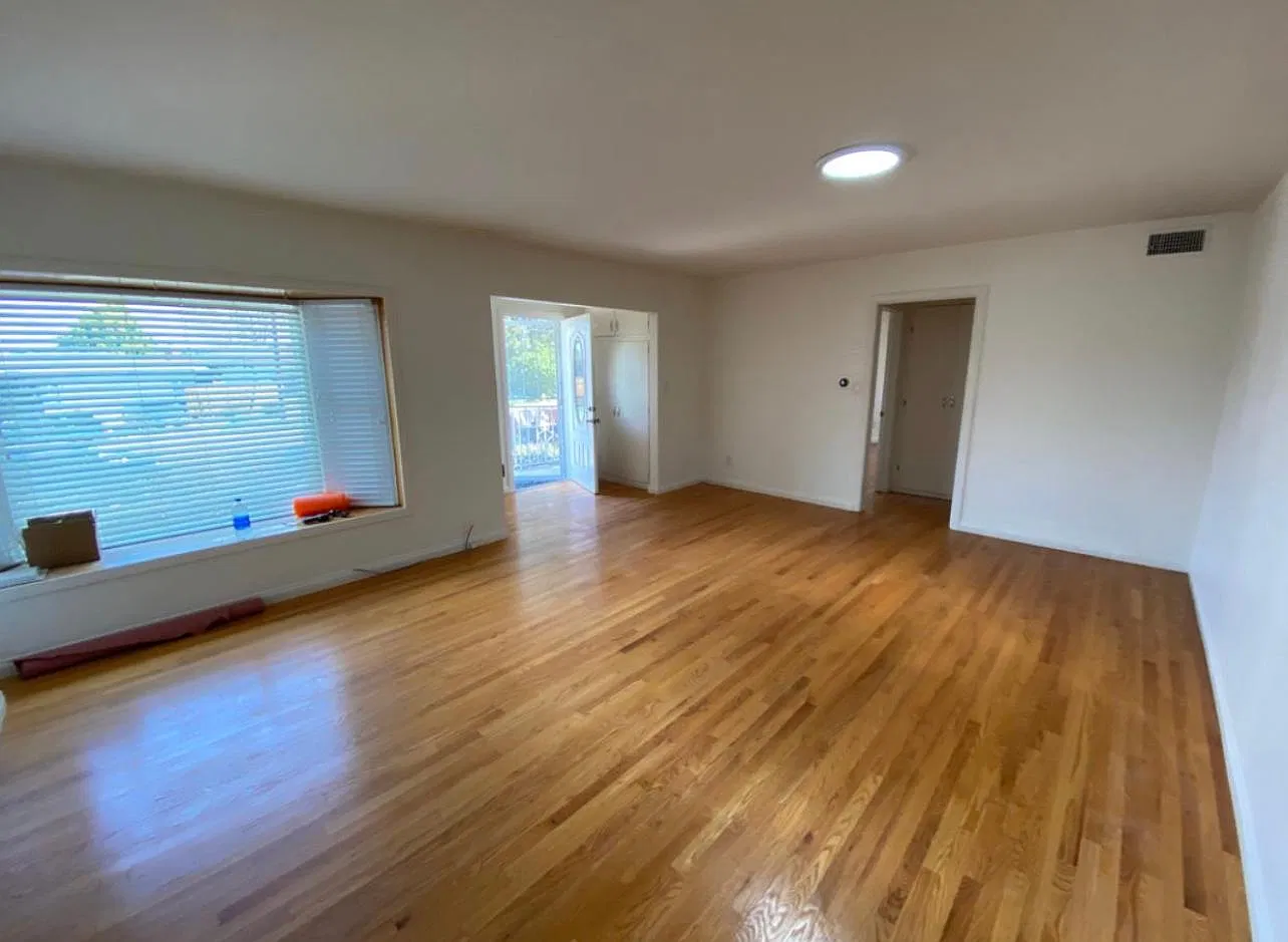 5354 E Falls View Dr — Photo 2