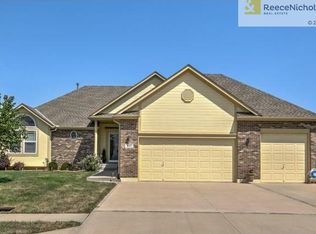 1302 SW Georgetown Dr, Lees Summit, MO 64082