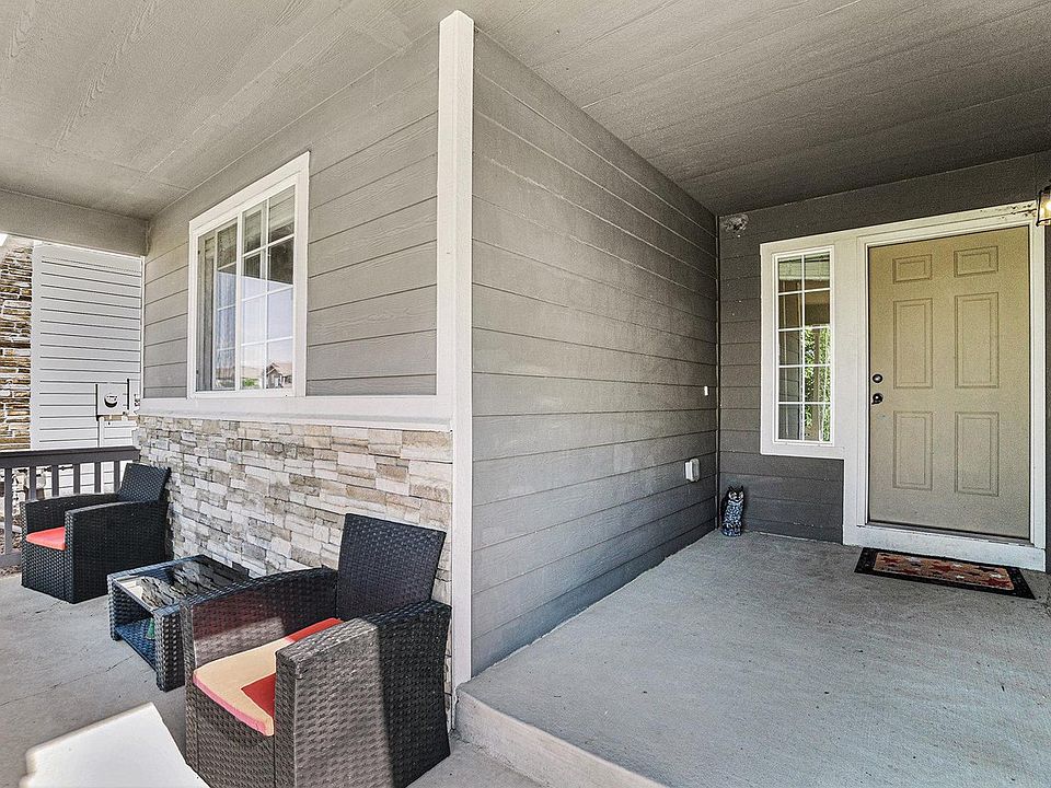 1st image of 586 Cherryridge Dr