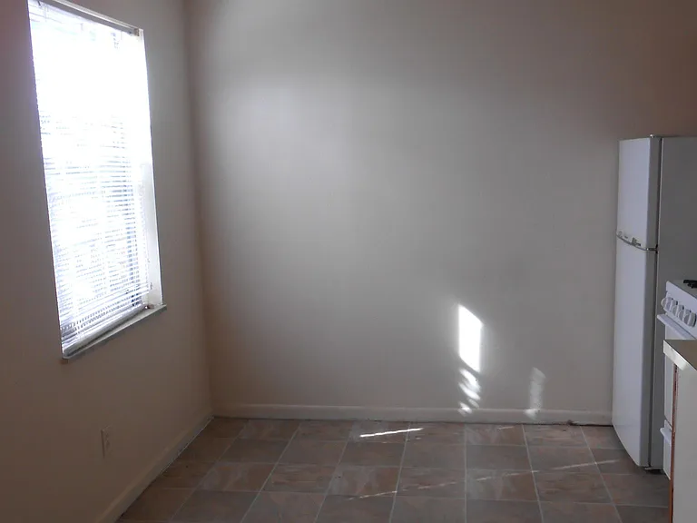 1360 Highland St #F — Photo 8