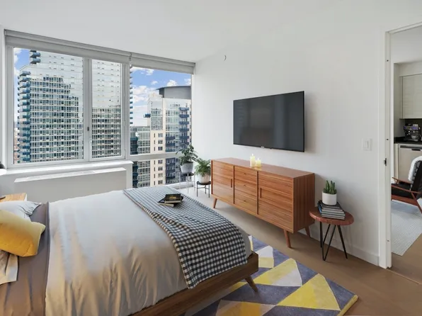 1 North 4th Place image 3 of 23