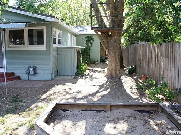 4th image of 240 Earl Ave