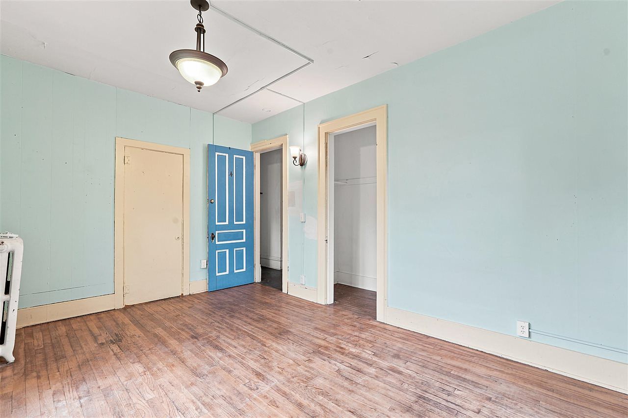 935 E College St, Iowa City, IA 52240 - photo 40