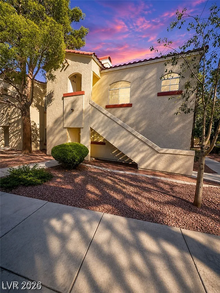 2 bed, 2.0 bath, 821 sqft, $1,280 — Photo 1