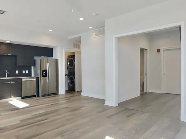 1800 E 4th St Unit 207, Austin, TX 78702