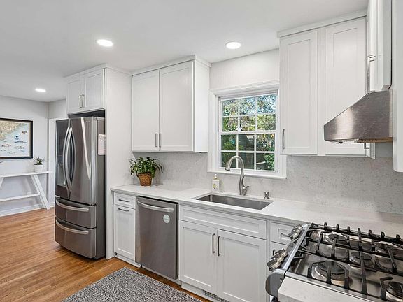 5th image of 753 Milldenhall Rd