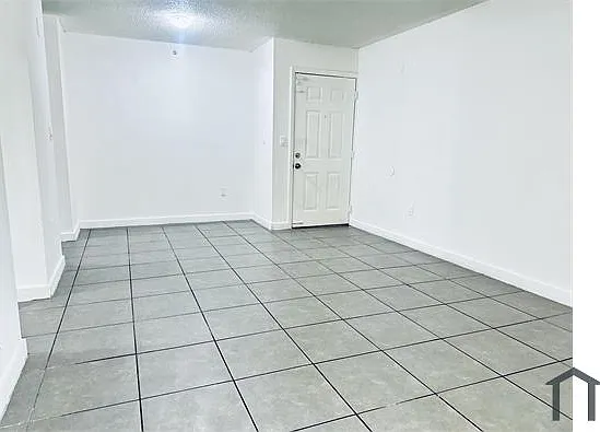 2 bed, 700 sqft, $2,500 — Photo 3