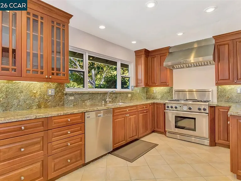 241 Ivy Pl — Photo 6
