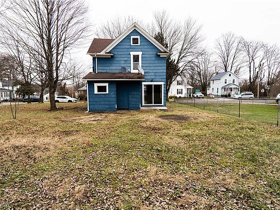 4th image of 402 Hall Ave