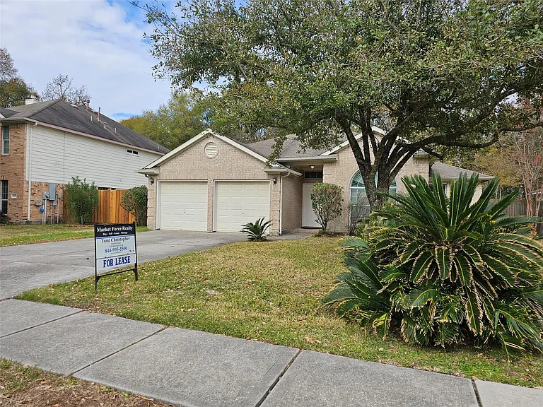 27182 Kings Manor Dr S — Photo 2