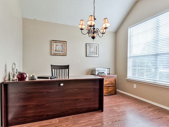 5th image of 1532 Broadmoor Dr