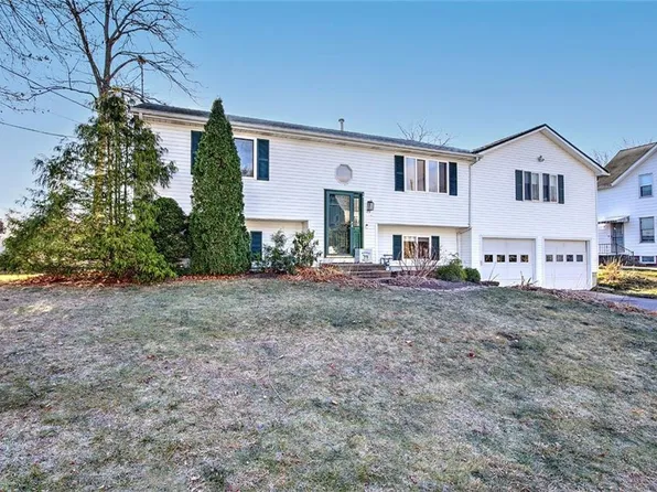 25 Sprague Ave, Lincoln, RI 02865