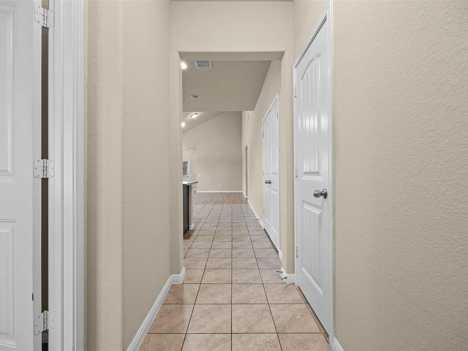 4 bed, 2.0 bath, 1849 sqft, $2,250 — Photo 4