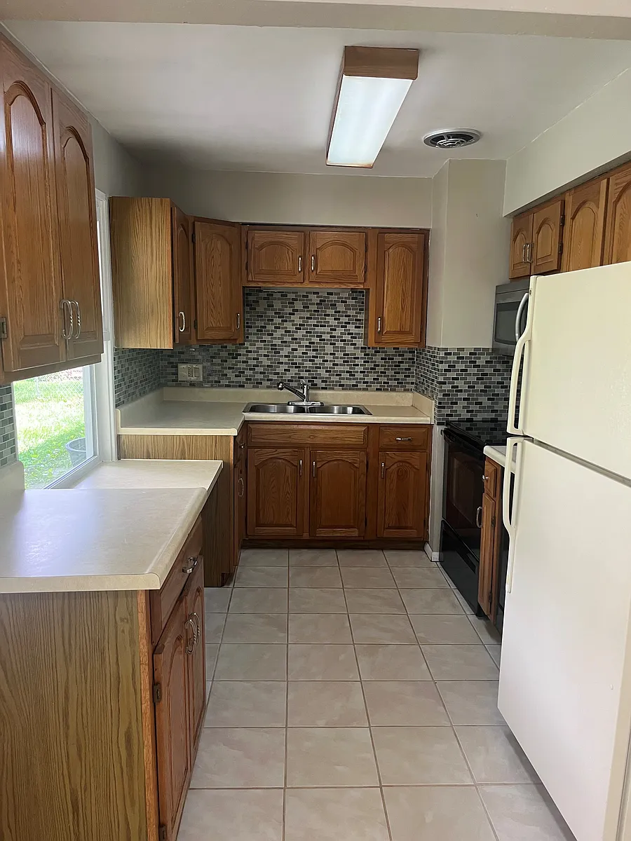 Building Photo - 3640 Greengate Dr