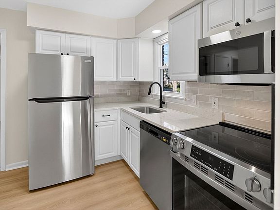 2nd image of 9 Beach St #2677840DD