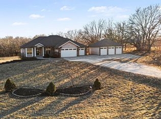 9865 Fowler Dr, Papillion, NE 68046