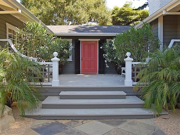 Entry / Front porch