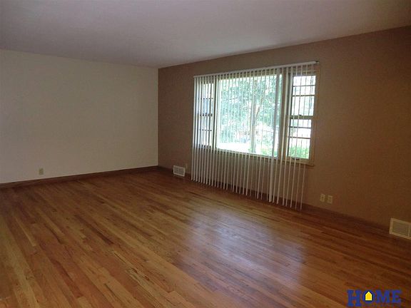2nd image of 6920 Vine St