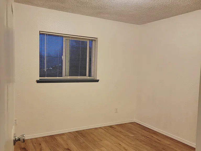 876 Minard Ave NW #B — Photo 12