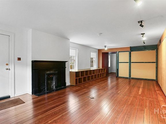 5th image of 216 E Gaston St