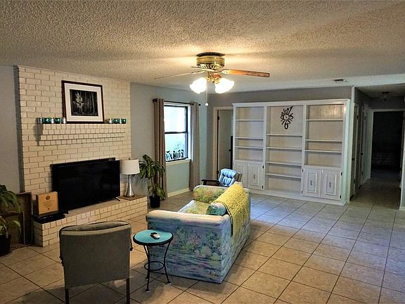 3rd image of 517 Langford Ln