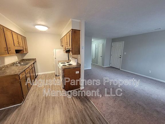 3rd image of 112 Chalet North Ct