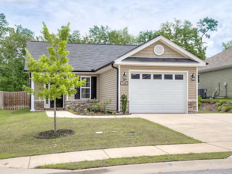 2106 Collier Rd — Photo 4
