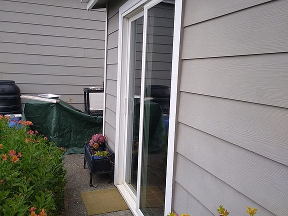 5th image of 98602 Camellia Dr #1