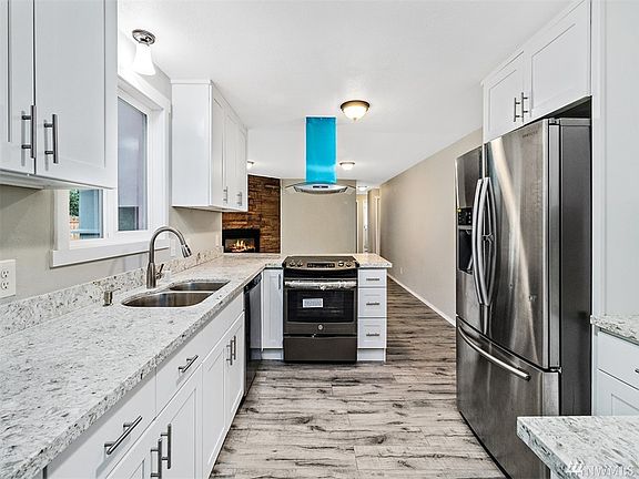 4th image of 12621 8th Ave E