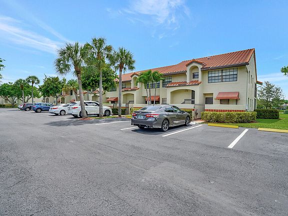 3rd image of 2710 Congressional Way